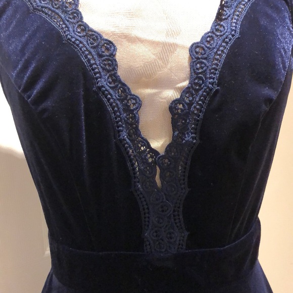 Grace Karin | NWT Velvet & Lace V-neck Sleeveless Midi Dress - Picture 4 of 10
